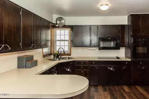 809 28th St, Bismarck, ND 58501 photo 5