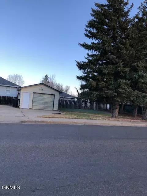 6 9th St E, Dickinson, ND 58601 photo 20