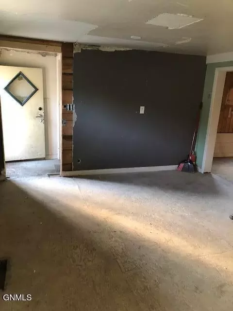 6 9th St E, Dickinson, ND 58601 photo 1
