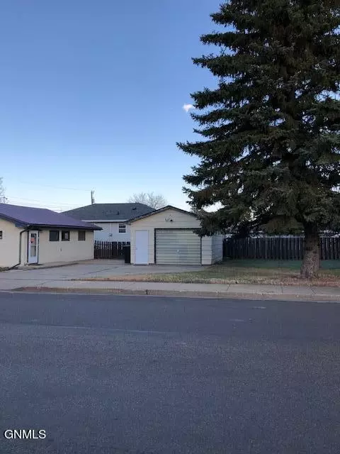 6 9th St E, Dickinson, ND 58601 photo 17