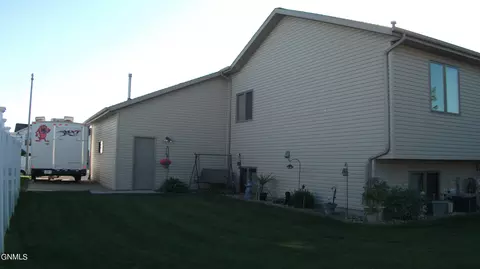 2225 3rd St S, Bismarck, ND 58504 photo 31