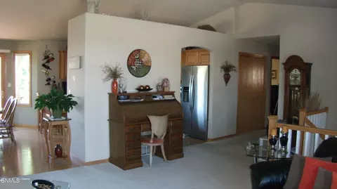 2225 3rd St S, Bismarck, ND 58504 photo 5