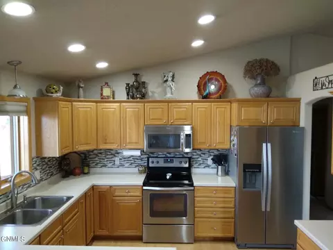 2225 3rd St S, Bismarck, ND 58504 photo 8