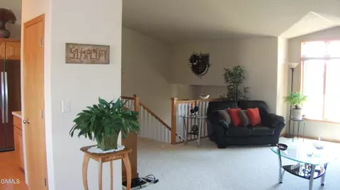 2225 3rd St S, Bismarck, ND 58504 photo 4