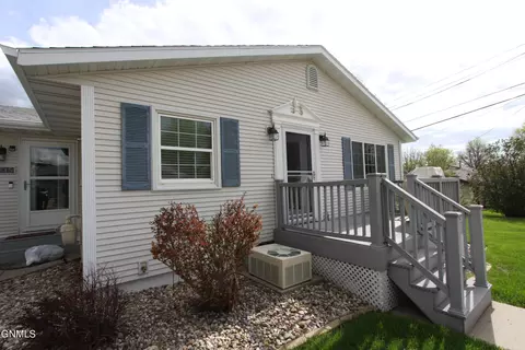 1715 Harmon Ave, Bismarck, ND 58501 photo 2