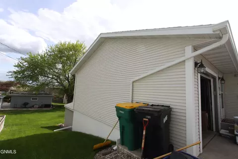 1715 Harmon Ave, Bismarck, ND 58501 photo 31