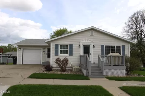 1715 Harmon Ave, Bismarck, ND 58501 photo 1
