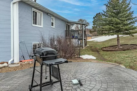 2145 Coulee Dr N, Mandan, ND 58554 photo 37