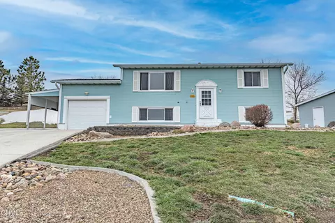 2145 Coulee Dr N, Mandan, ND 58554 photo 1