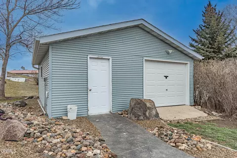 2145 Coulee Dr N, Mandan, ND 58554 photo 29