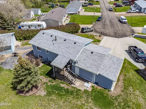 2145 Coulee Dr N, Mandan, ND 58554 photo 43