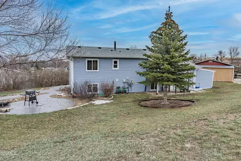 2145 Coulee Dr N, Mandan, ND 58554 photo 41