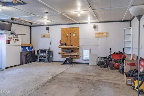 2145 Coulee Dr N, Mandan, ND 58554 photo 34