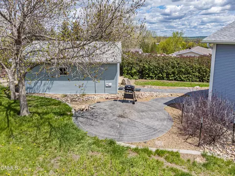 2145 Coulee Dr N, Mandan, ND 58554 photo 42