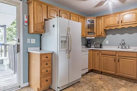 2145 Coulee Dr N, Mandan, ND 58554 photo 6