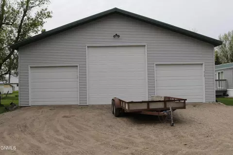 417 2nd St, Fingal, ND 58031 photo 2