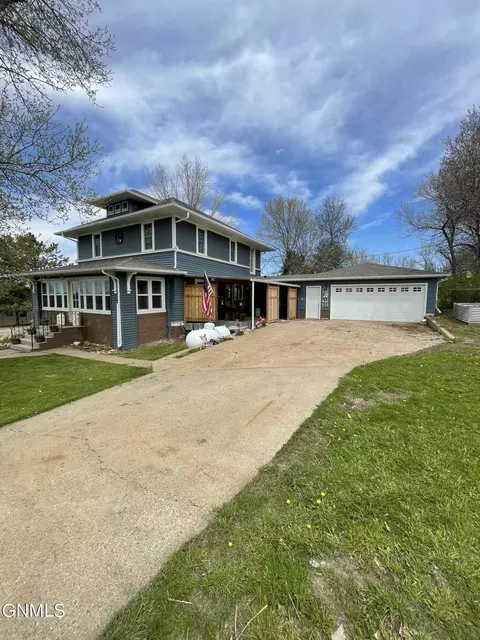 312 1st St E, New Leipzig, ND 58562 photo 2