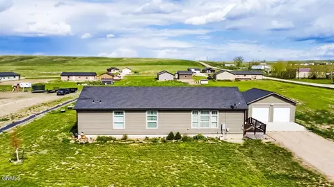 5506 Ronan Ave, Williston, ND 58801 photo 2