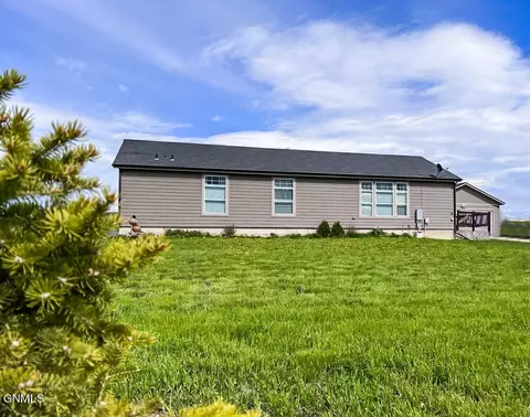 5506 Ronan Ave, Williston, ND 58801 photo 4