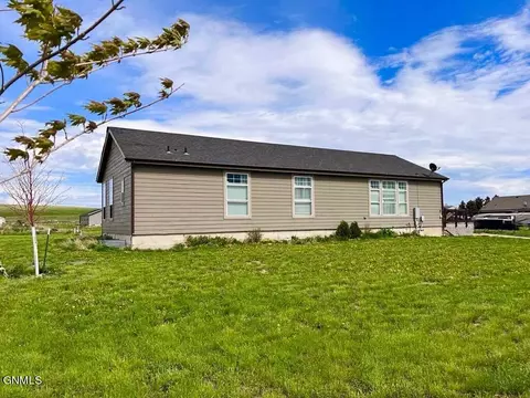 5506 Ronan Ave, Williston, ND 58801 photo 3