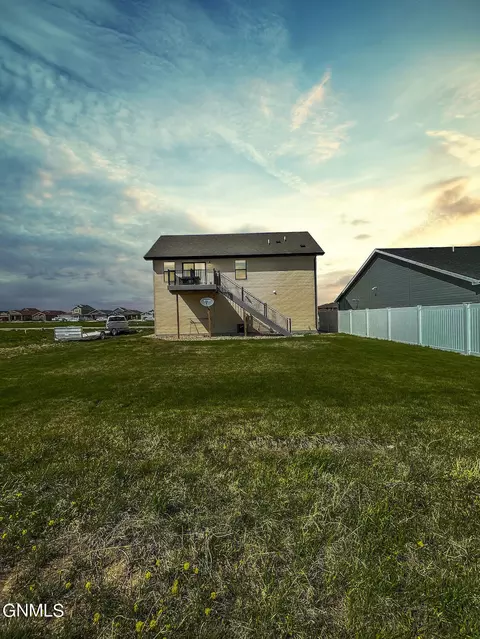 3307 34th St W, Williston, ND 58801 photo 6
