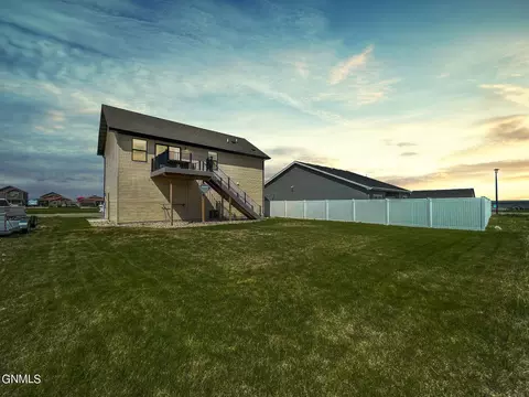 3307 34th St W, Williston, ND 58801 photo 5