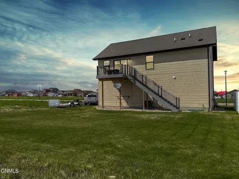 3307 34th St W, Williston, ND 58801 photo 7