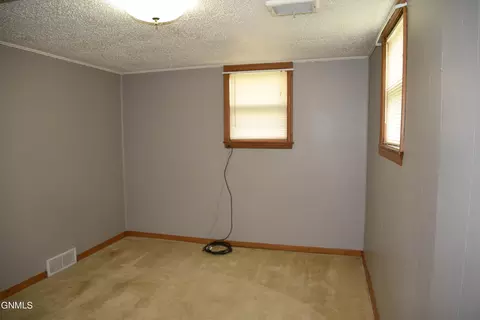 307 3rd Ave NE, Mandan, ND 58554 photo 17