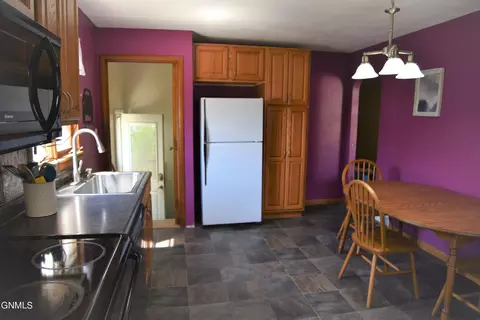 307 3rd Ave NE, Mandan, ND 58554 photo 8