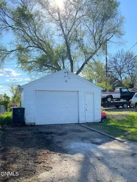307 3rd Ave NE, Mandan, ND 58554 photo 21