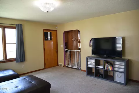307 3rd Ave NE, Mandan, ND 58554 photo 5