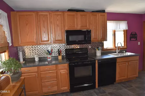 307 3rd Ave NE, Mandan, ND 58554 photo 9