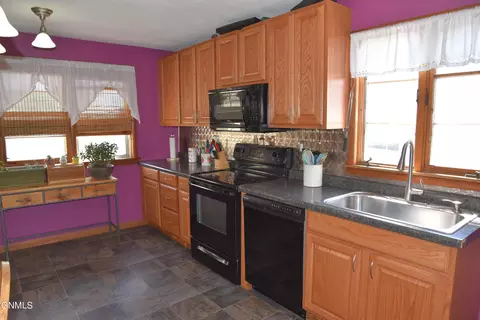 307 3rd Ave NE, Mandan, ND 58554 photo 4