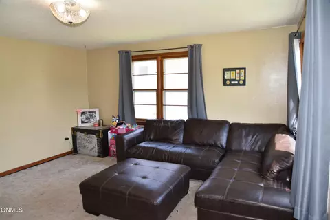 307 3rd Ave NE, Mandan, ND 58554 photo 10