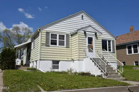 307 3rd Ave NE, Mandan, ND 58554 photo 1