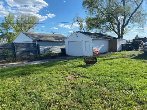 307 3rd Ave NE, Mandan, ND 58554 photo 24