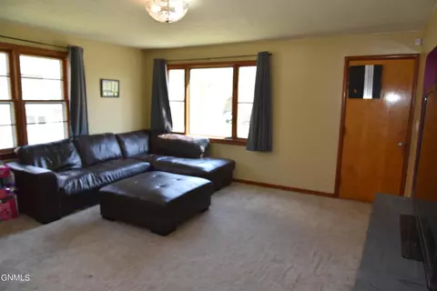 307 3rd Ave NE, Mandan, ND 58554 photo 11