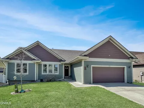 3317 Rocky Wagon St, Williston, ND 58801 photo 2