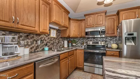1909 Calgary Ave, Bismarck, ND 58503 photo 2