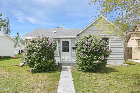 715 4th Ave W, Williston, ND 58801 photo 1