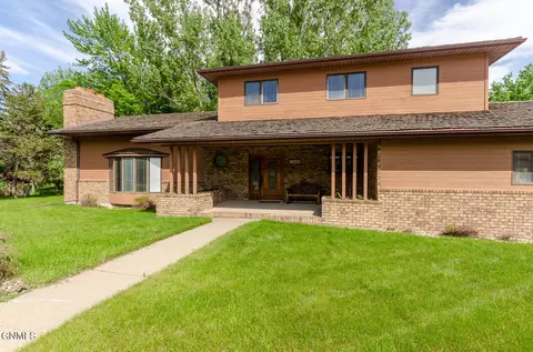 3101 Hackberry St, Bismarck, ND 58503 photo 1