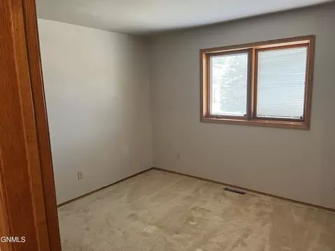3101 Hackberry St, Bismarck, ND 58503 photo 28