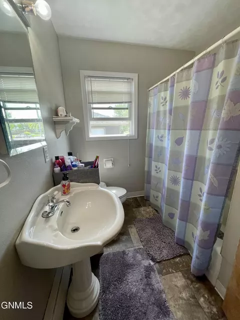 20 3rd St NE, Beach, ND 58621 photo 6