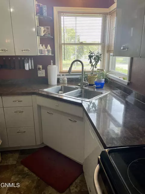 20 3rd St NE, Beach, ND 58621 photo 3