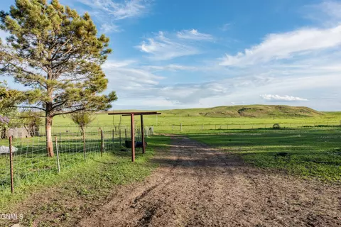 10880 Spring Creek Rd, Killdeer, ND 58640 photo 41