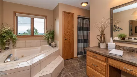 809 Juniper Pl, Bismarck, ND 58503 photo 18