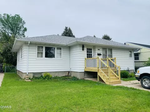 1410 3rd St NW, Mandan, ND 58554 photo 1