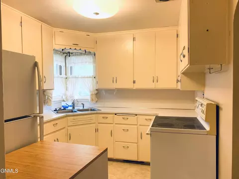 1410 3rd St NW, Mandan, ND 58554 photo 9