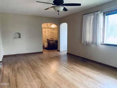 1410 3rd St NW, Mandan, ND 58554 photo 6