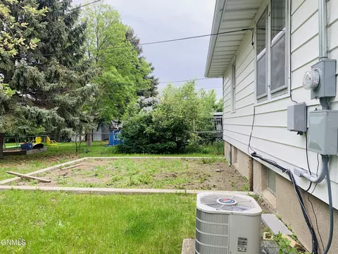 1410 3rd St NW, Mandan, ND 58554 photo 32